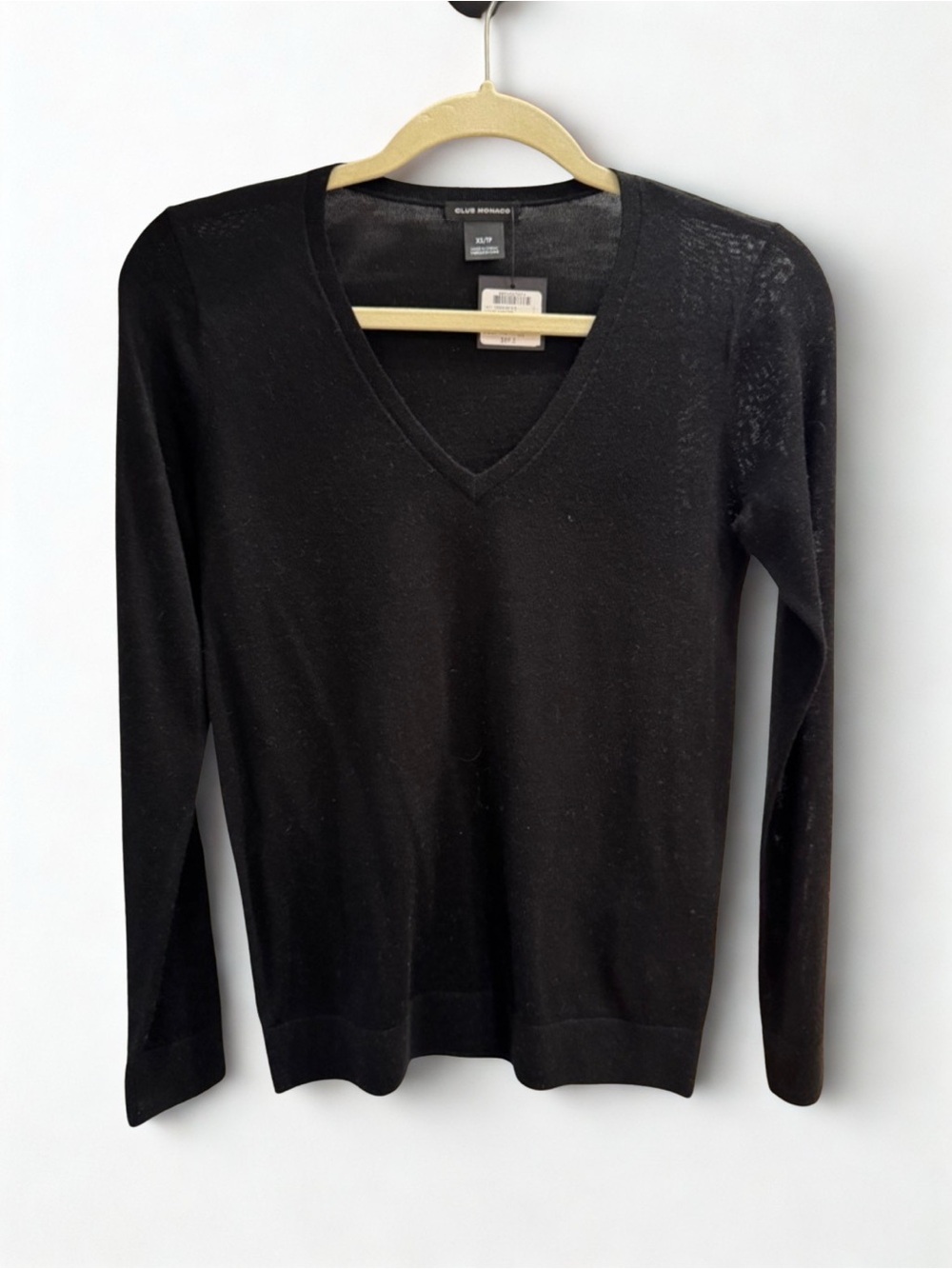 NWT Club Monaco Black V-Neck Lightweight Sweater, Size XS